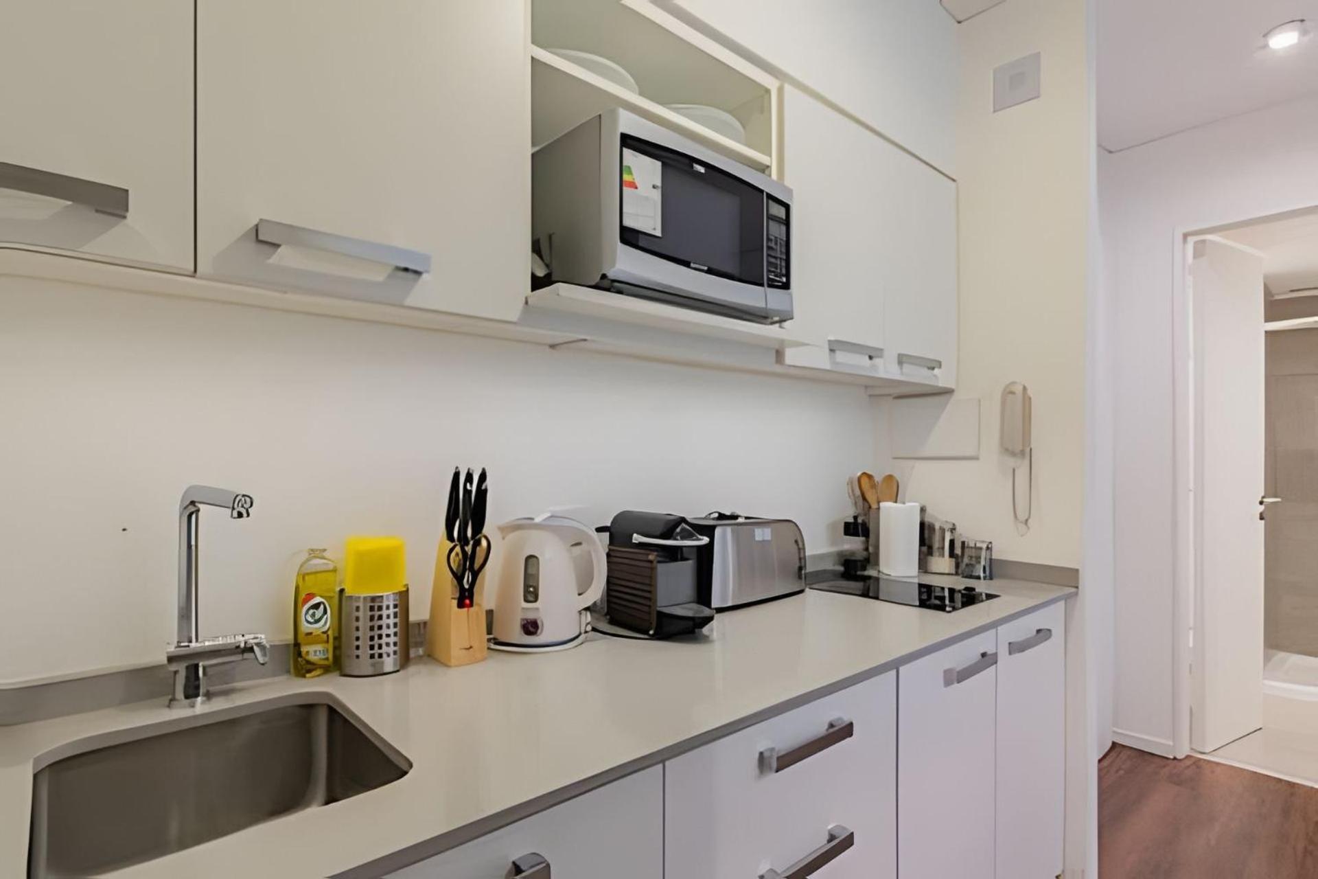 Luxury 5-Star Building Heated Pool, BBQ, Gym, Sauna in the Heart of Palermo Hollywood
