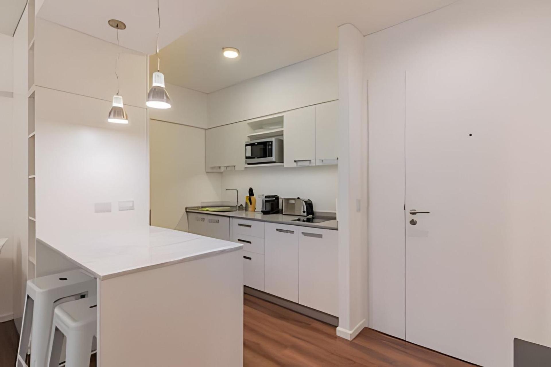 Luxury 5-Star Building Heated Pool, BBQ, Gym, Sauna in the Heart of Palermo Hollywood