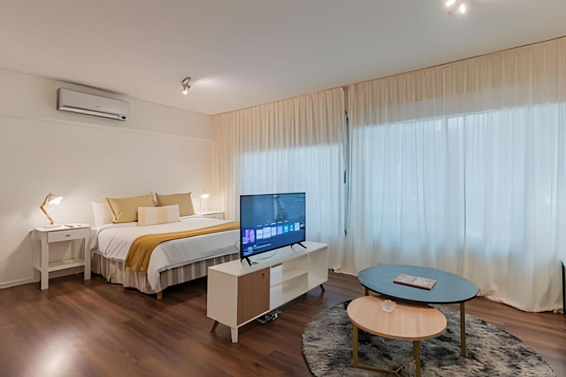 Luxury 5-Star Building Heated Pool, BBQ, Gym, Sauna in the Heart of Palermo Hollywood