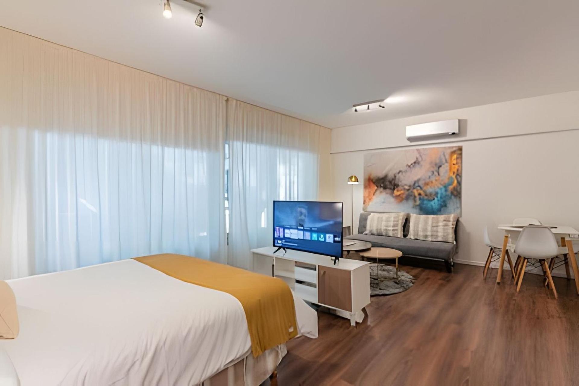 Luxury 5-Star Building Heated Pool, BBQ, Gym, Sauna in the Heart of Palermo Hollywood