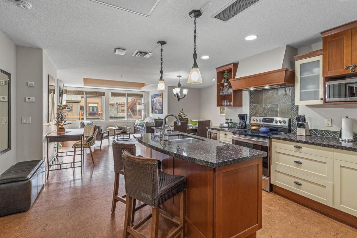 Luxury Rockies Retreat 1BR with Views