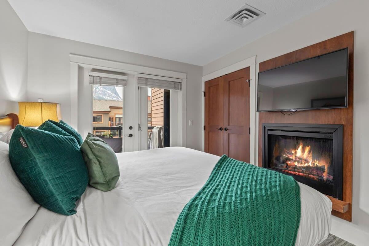 Luxury Rockies Retreat 1BR with Views