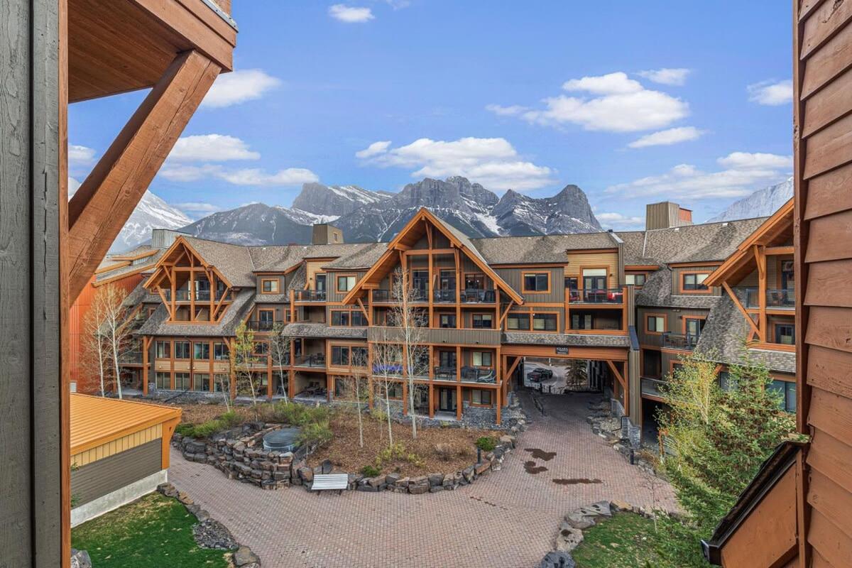Luxury Rockies Retreat 1BR with Views