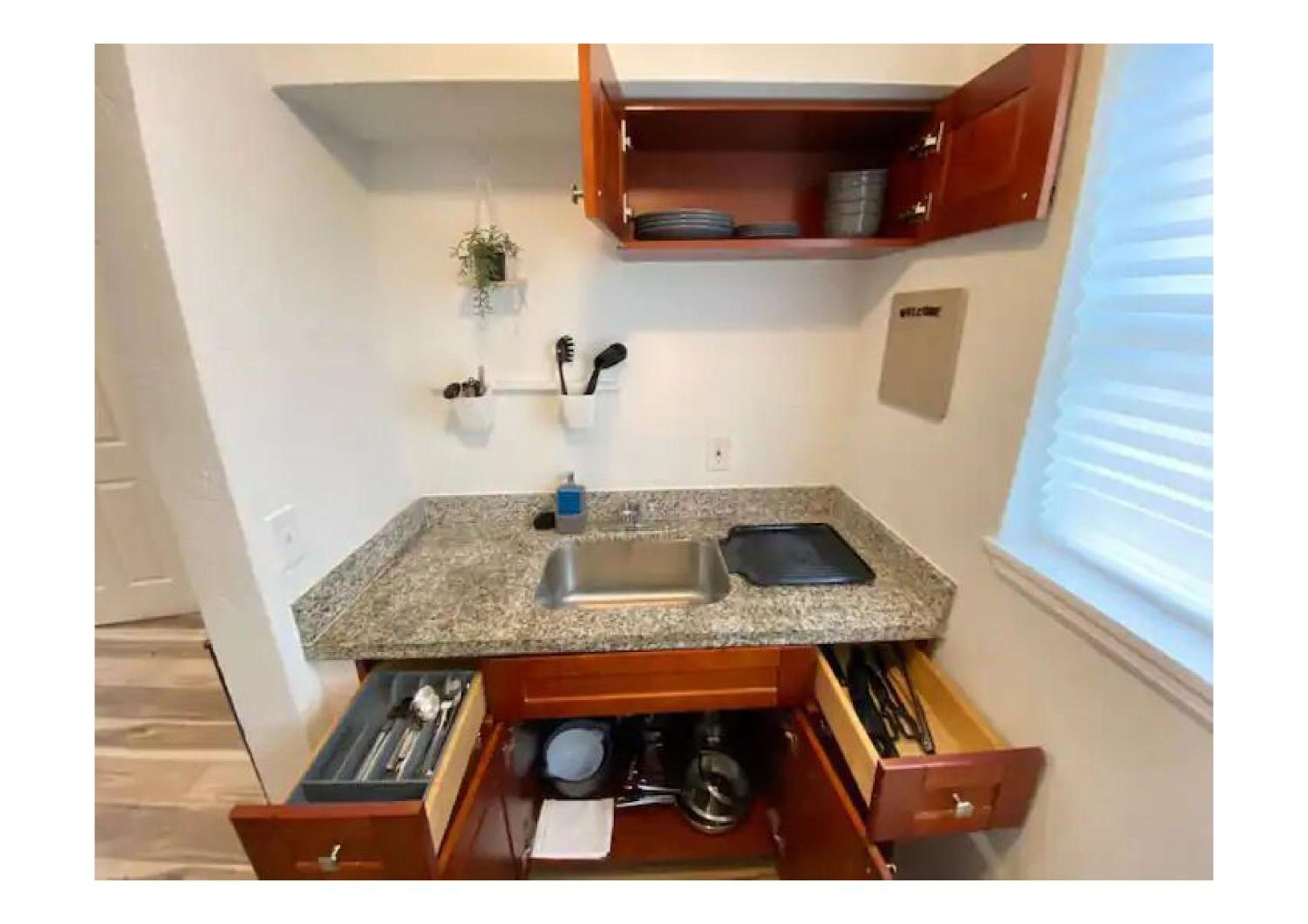 420 Friendly Charming Apt 1BR1BTH Miami
