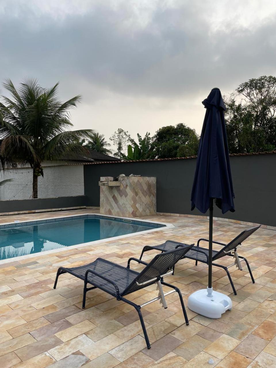 Casa com Quadra de Areia para 21 pessoas em Boracéia São Seba