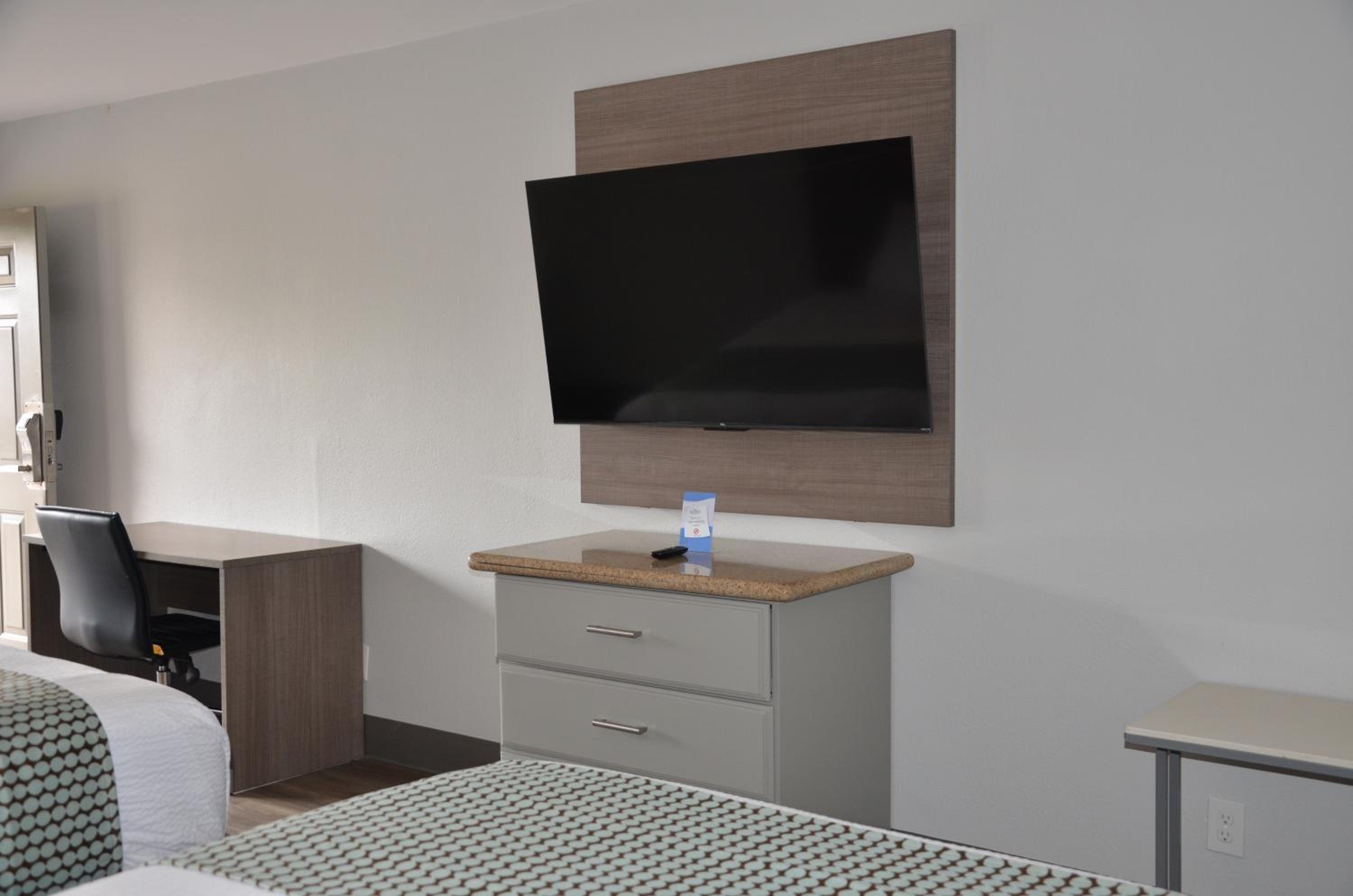 Baymont Suites