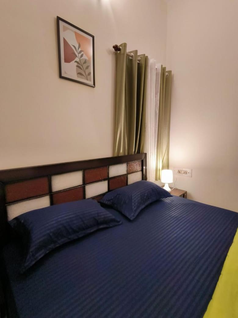 Flickstays Crown