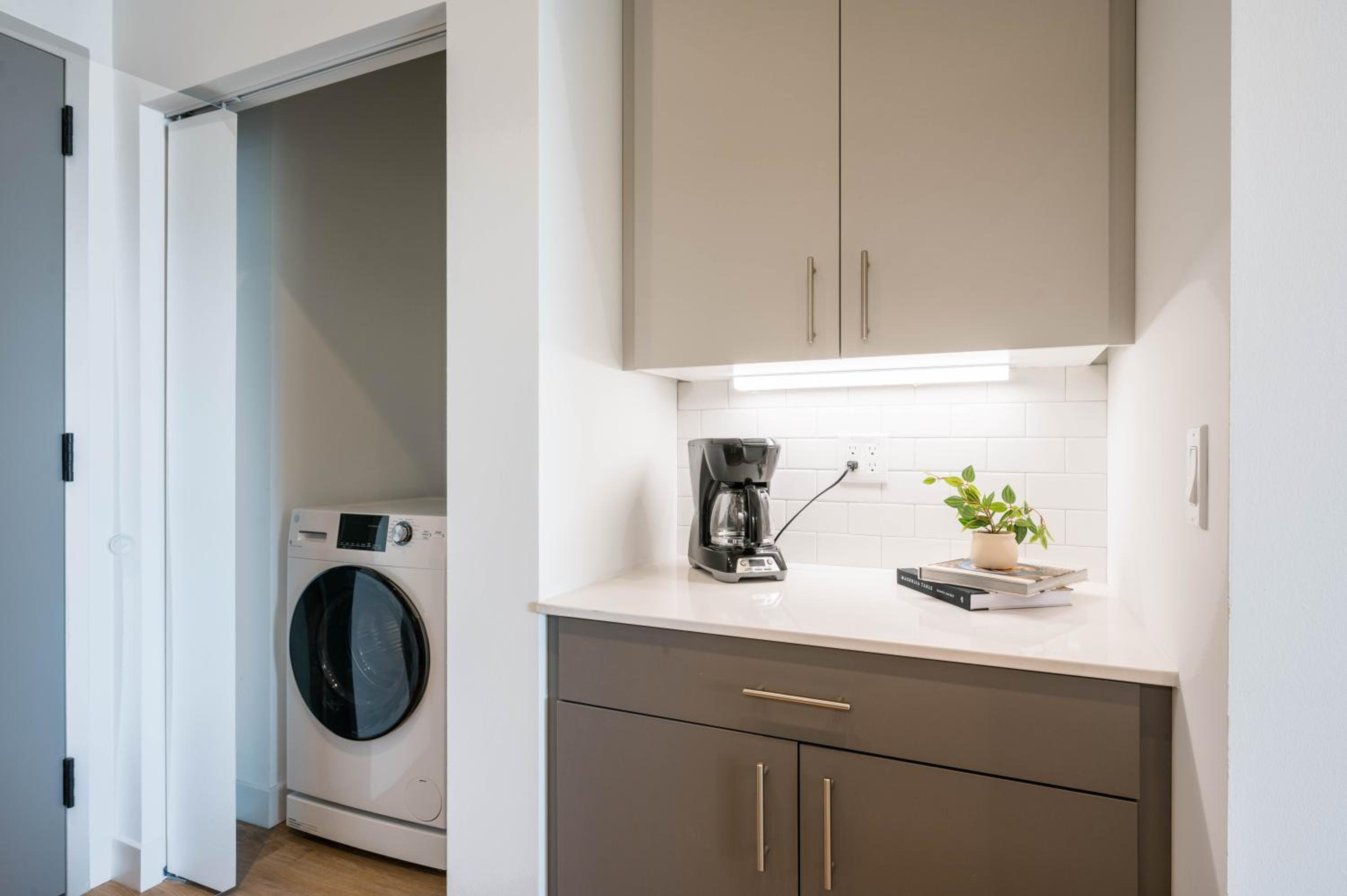 Post Chicago Getaway Ideal 4BR for Groups