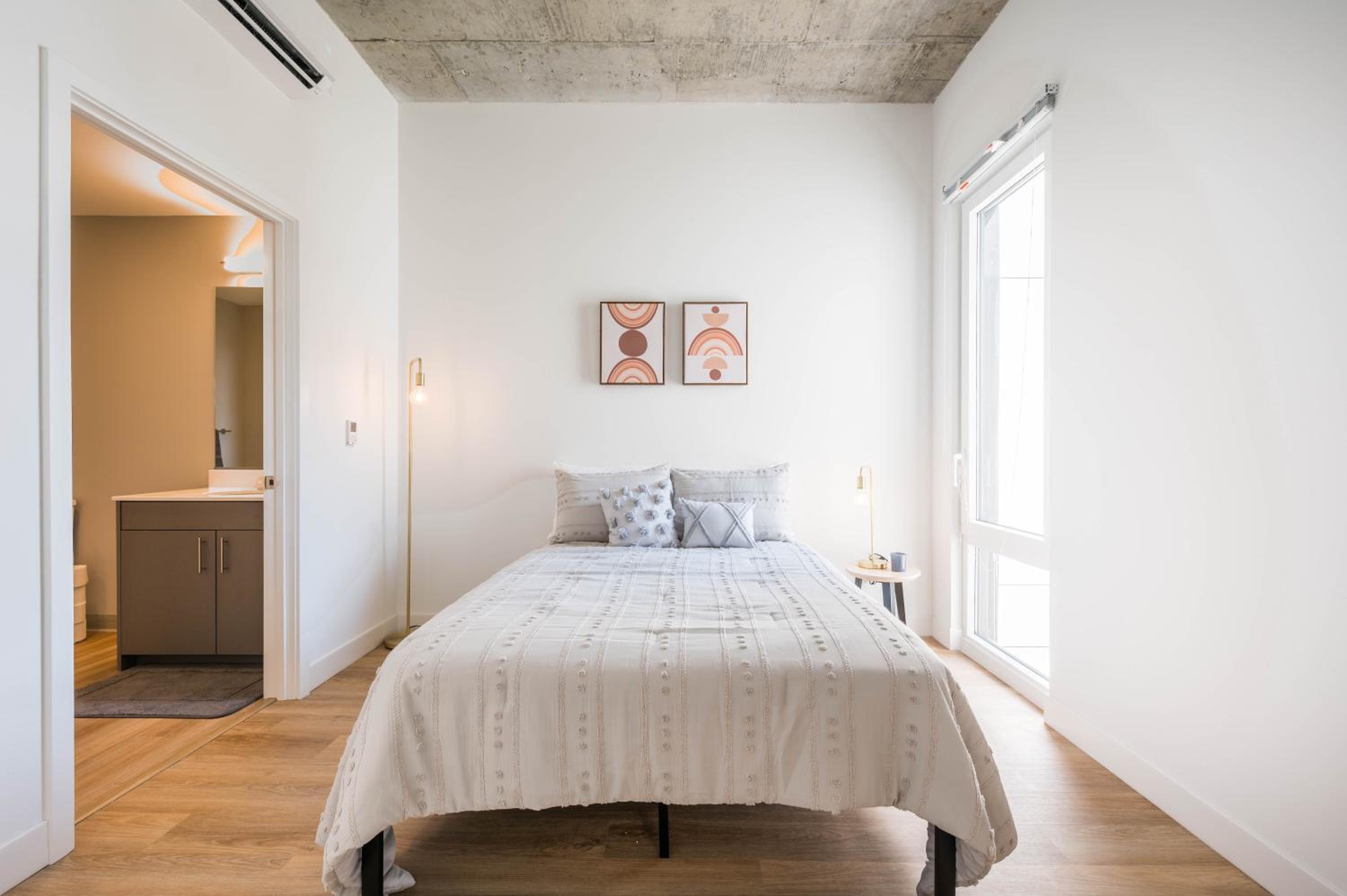 Post Chicago Getaway Ideal 4BR for Groups