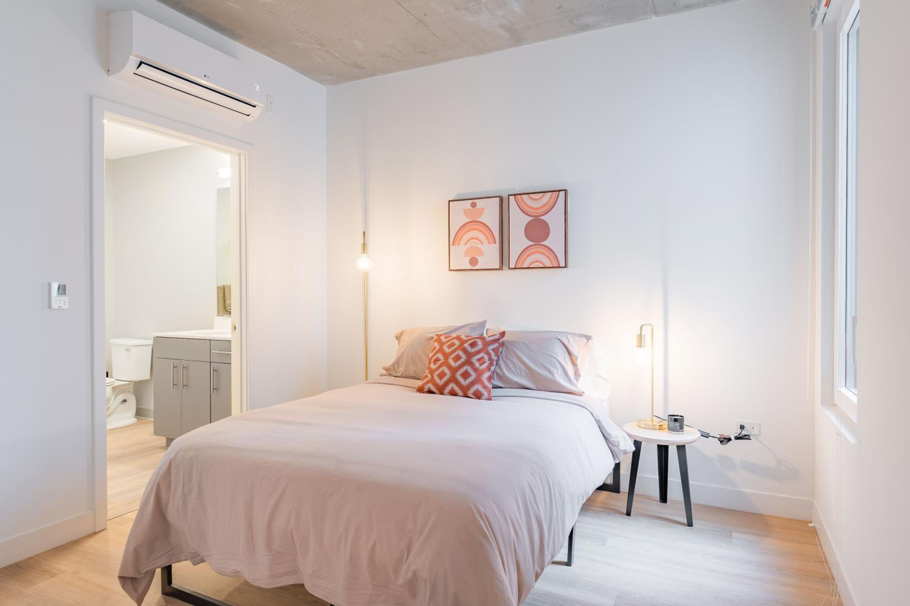 Post Chicago Getaway Ideal 4BR for Groups
