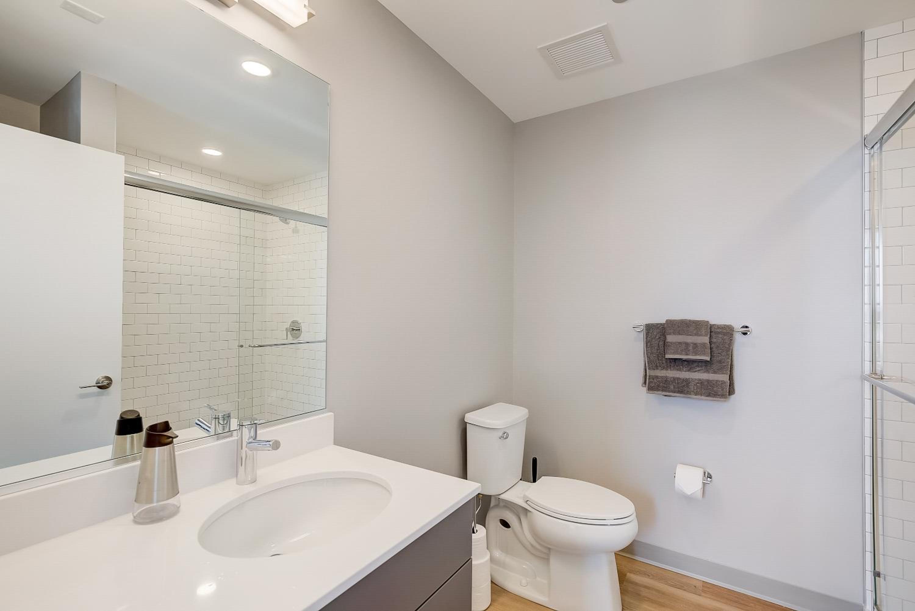 Post Chicago Getaway Ideal 4BR for Groups