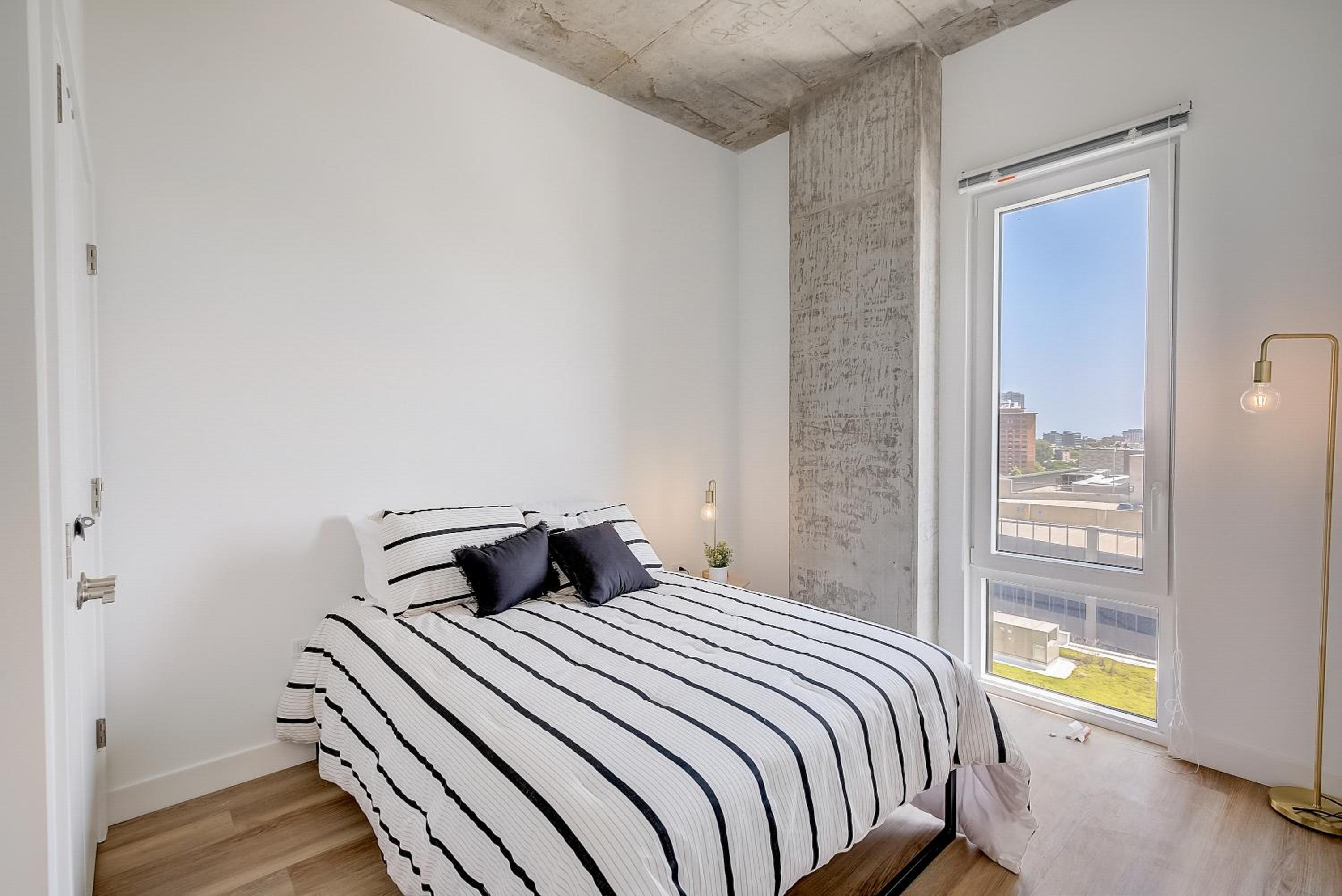 Post Chicago Getaway Ideal 4BR for Groups