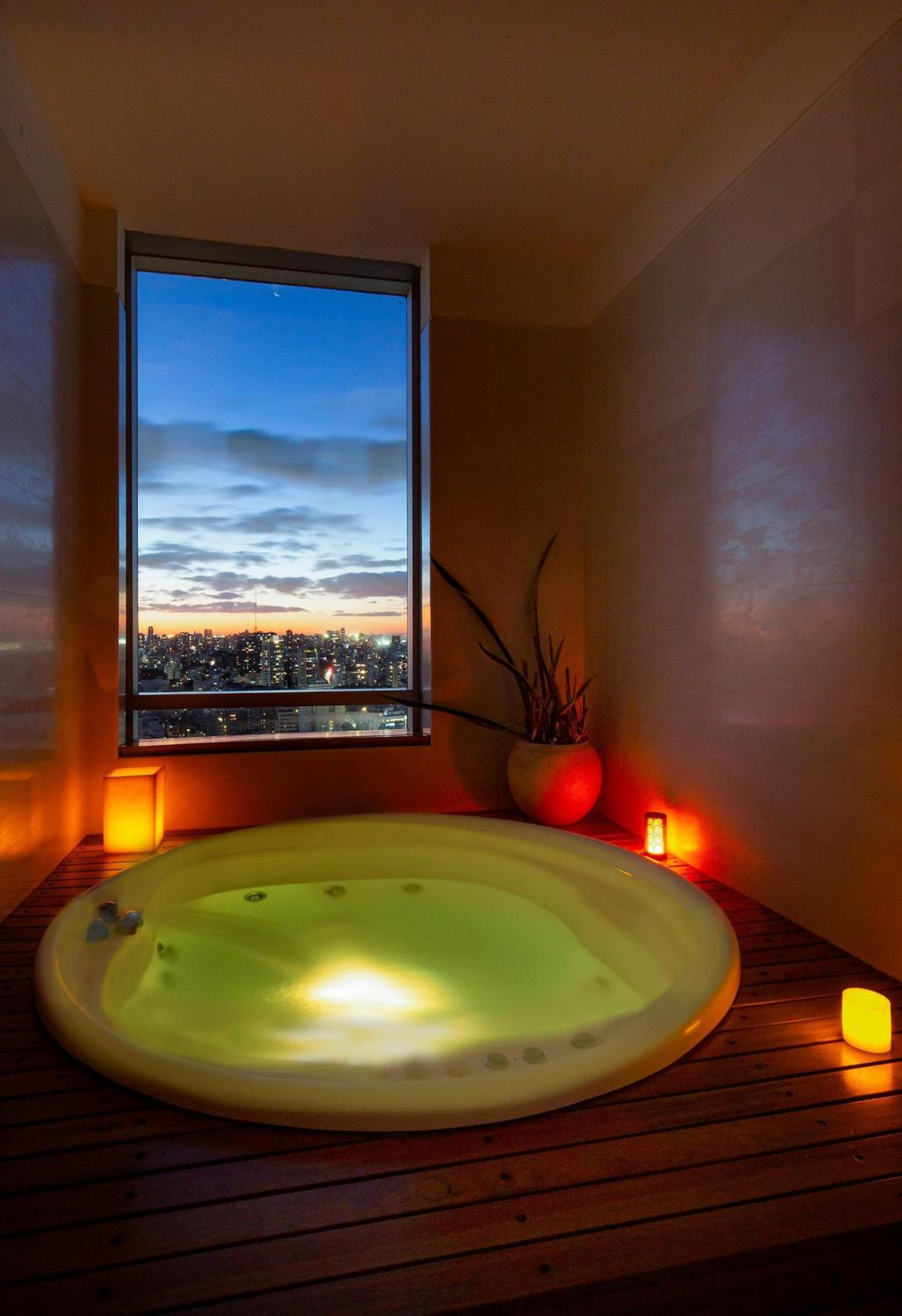High-End Tower Pool, Gym & Sauna in Palermo Soho