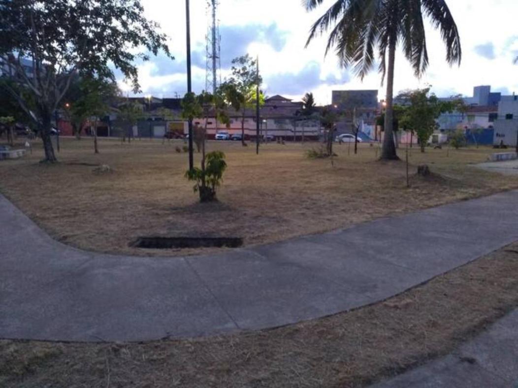 Quarto TOP perto do Centro e Praias AR TV Wifi Cozinha Lavadora