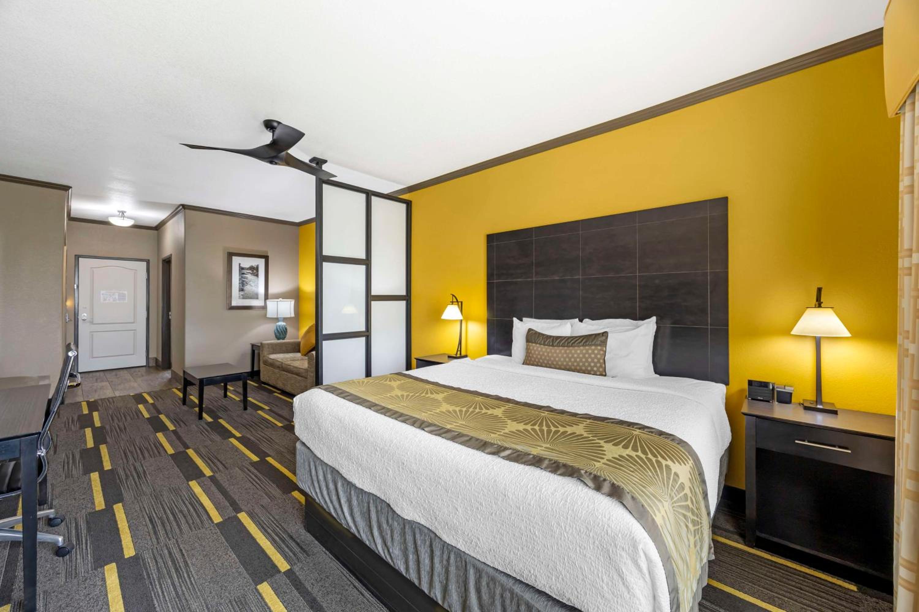 Garden City Vacations - Best Western Plus Emerald Inn  Suites - Property Image 33