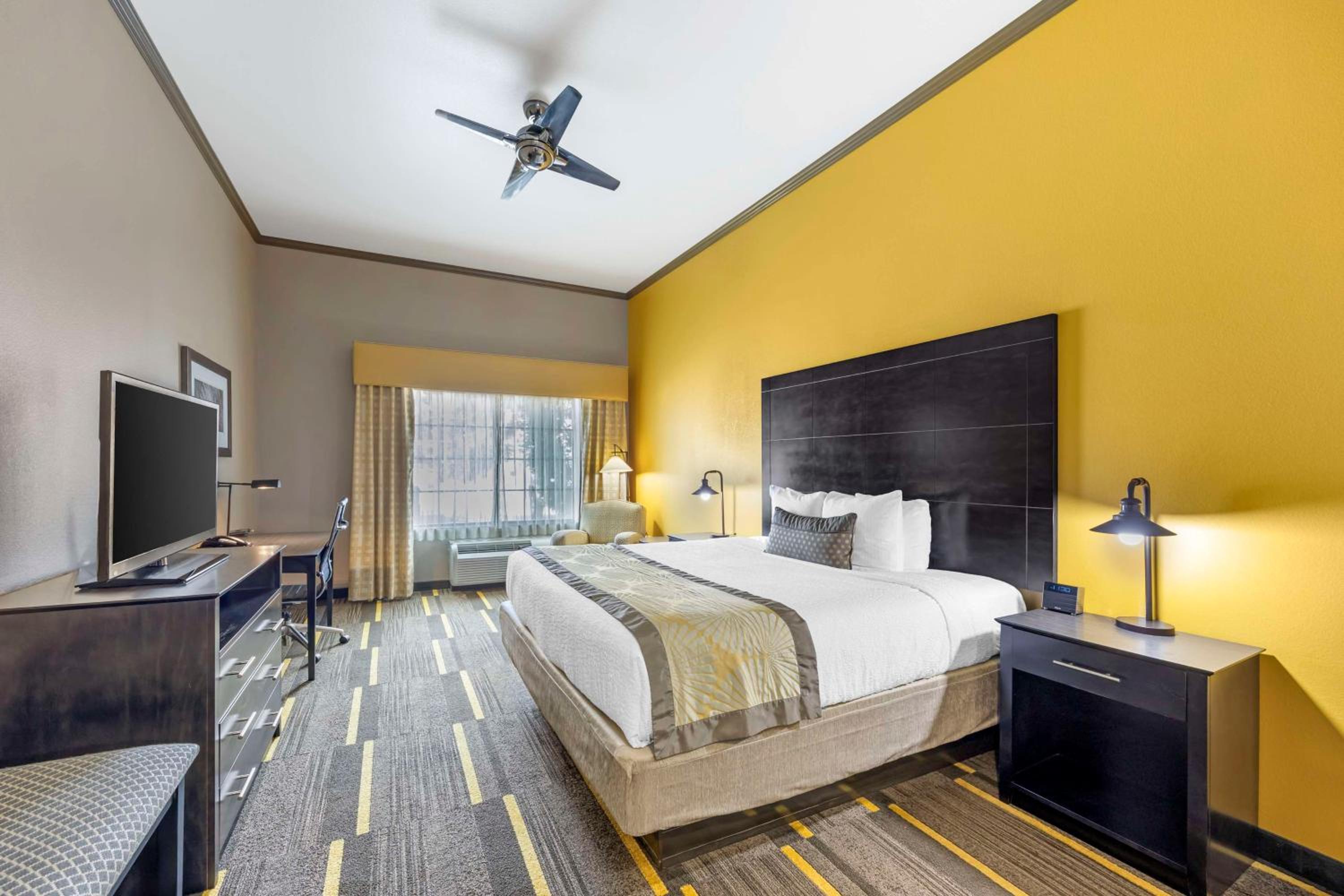 Garden City Vacations - Best Western Plus Emerald Inn  Suites - Property Image 31