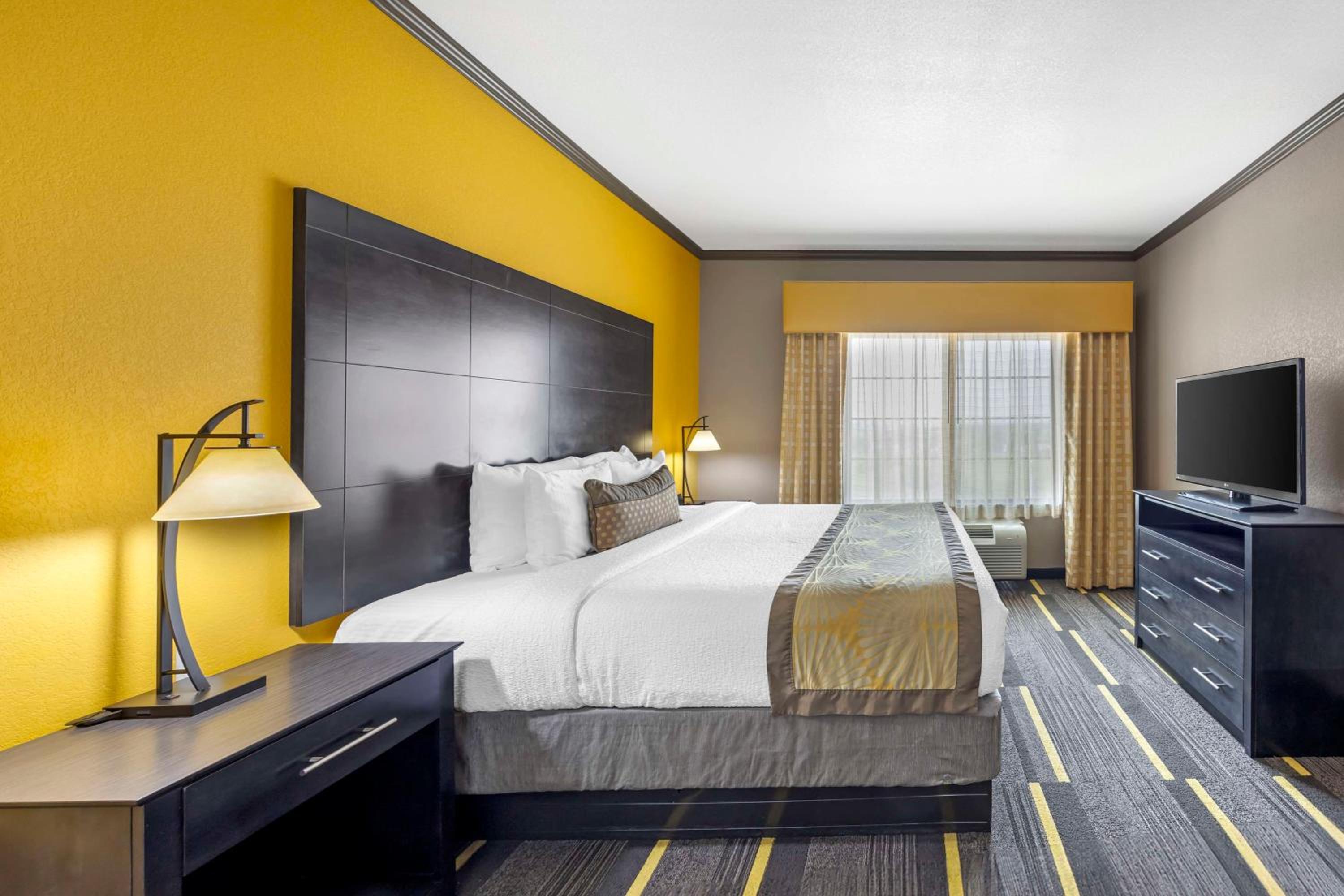 Garden City Vacations - Best Western Plus Emerald Inn  Suites - Property Image 34