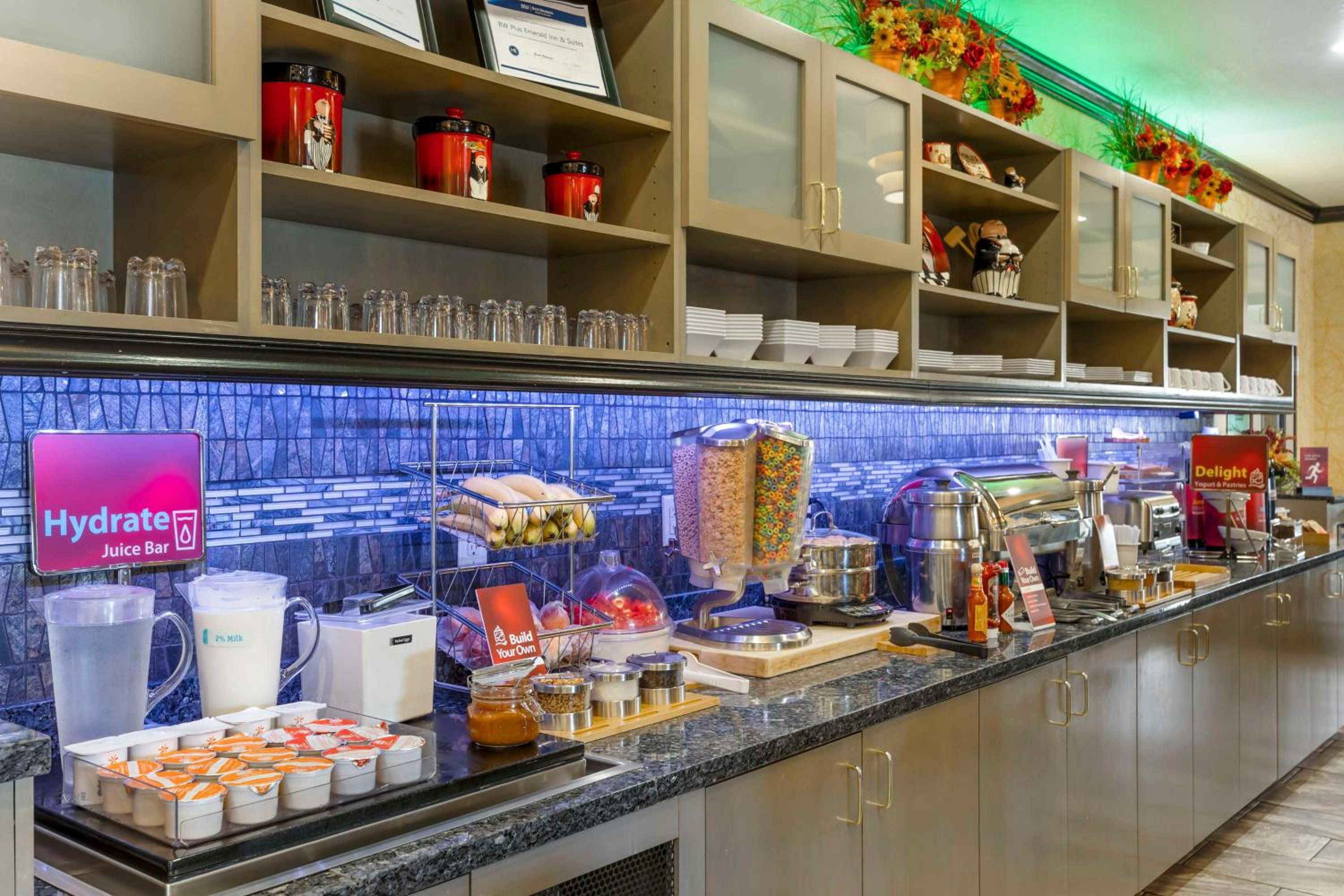 Garden City Vacations - Best Western Plus Emerald Inn  Suites - Property Image 9