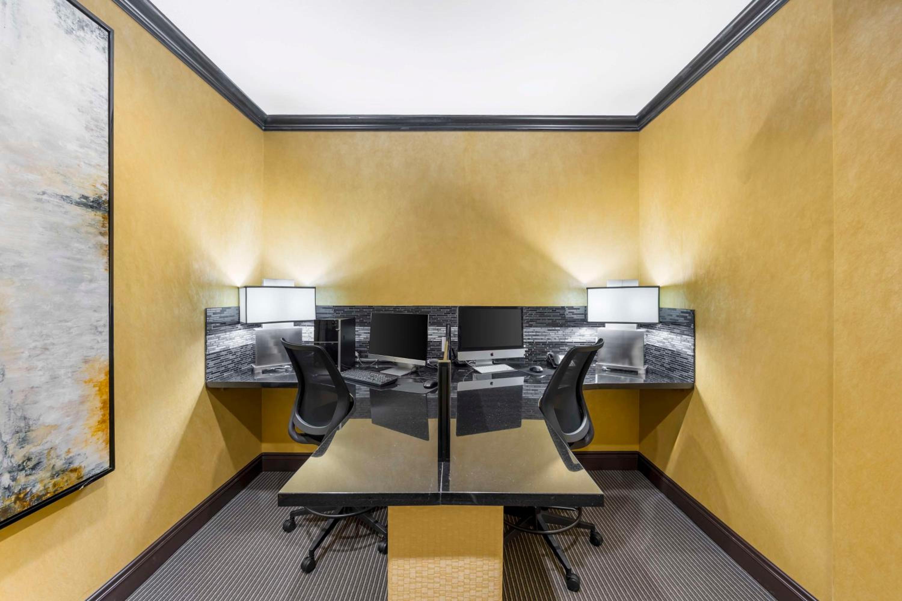 Garden City Vacations - Best Western Plus Emerald Inn  Suites - Property Image 1