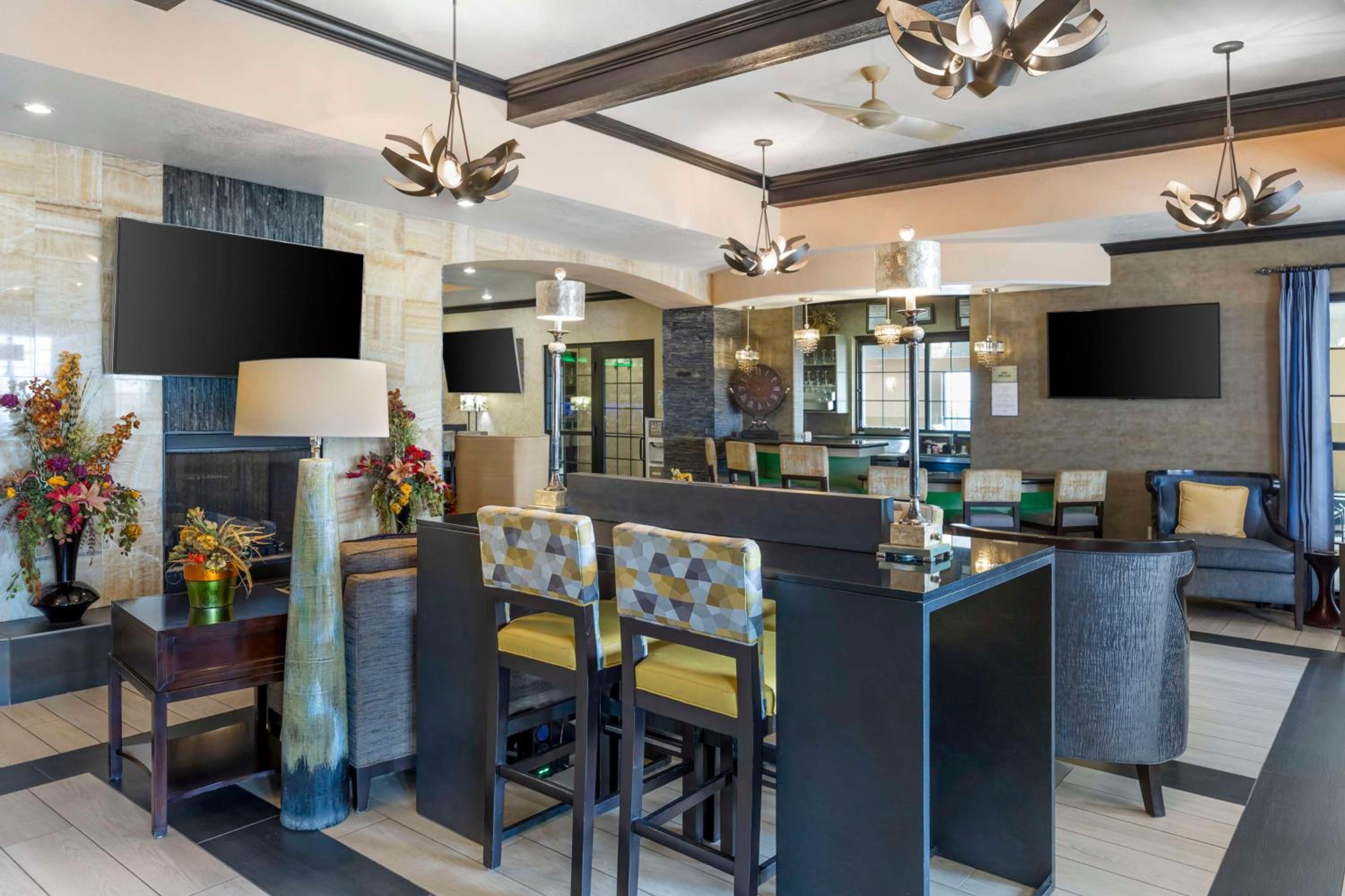 Garden City Vacations - Best Western Plus Emerald Inn  Suites - Property Image 13