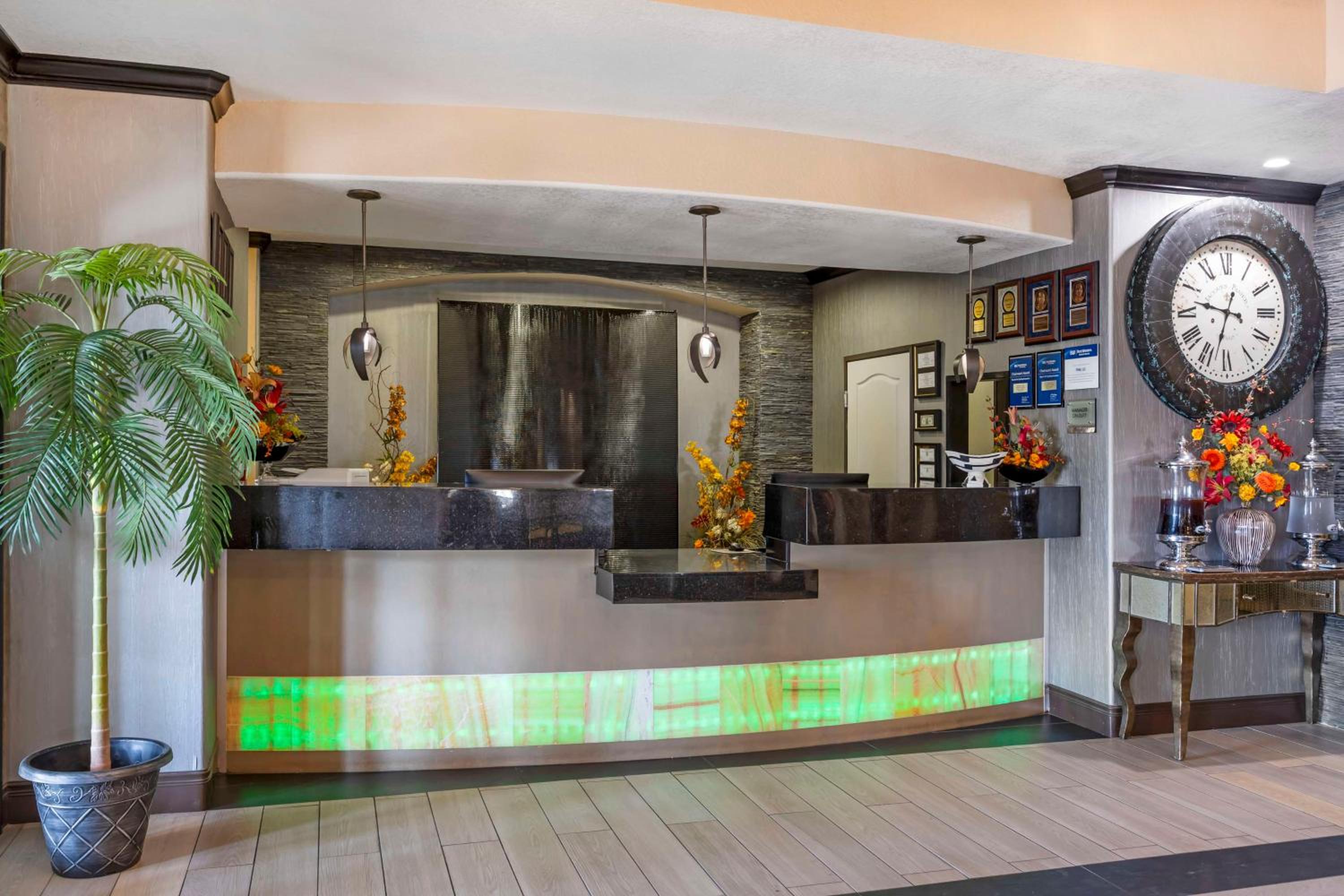 Garden City Vacations - Best Western Plus Emerald Inn  Suites - Property Image 17