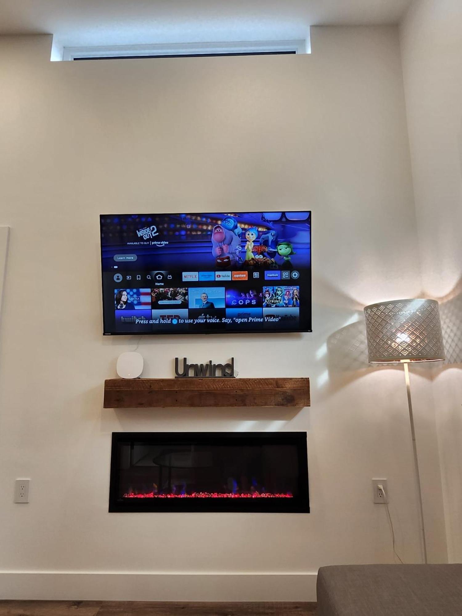 2BR Detached House - Free Parking -10 mins to YVR & Downtown