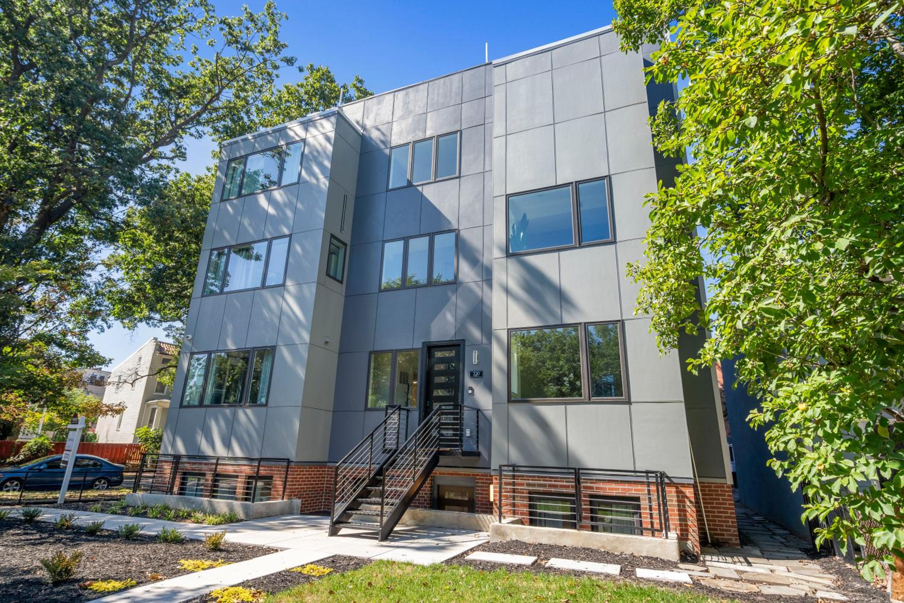Capitol Hill 3 Charming Townhouse in Downtown DC with Modern Kitchen with Rooftop views view 5