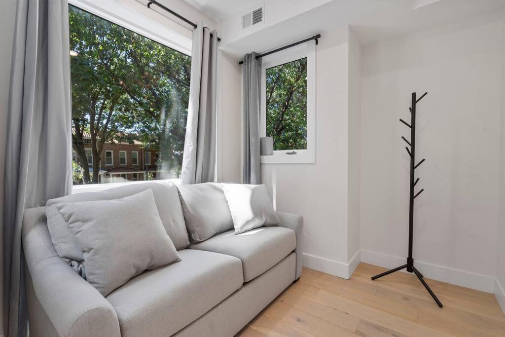 Capitol Hill 3 Charming Townhouse in Downtown DC with Modern Kitchen with Rooftop views view 4