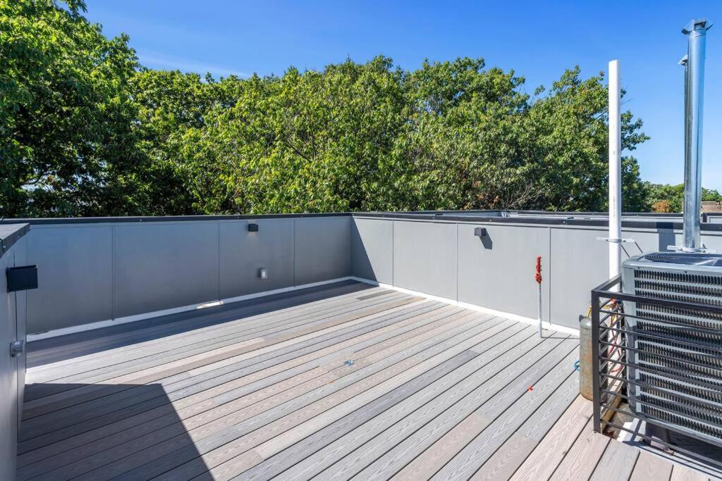Capitol Hill 3 Charming Townhouse in Downtown DC with Modern Kitchen with Rooftop views view 2