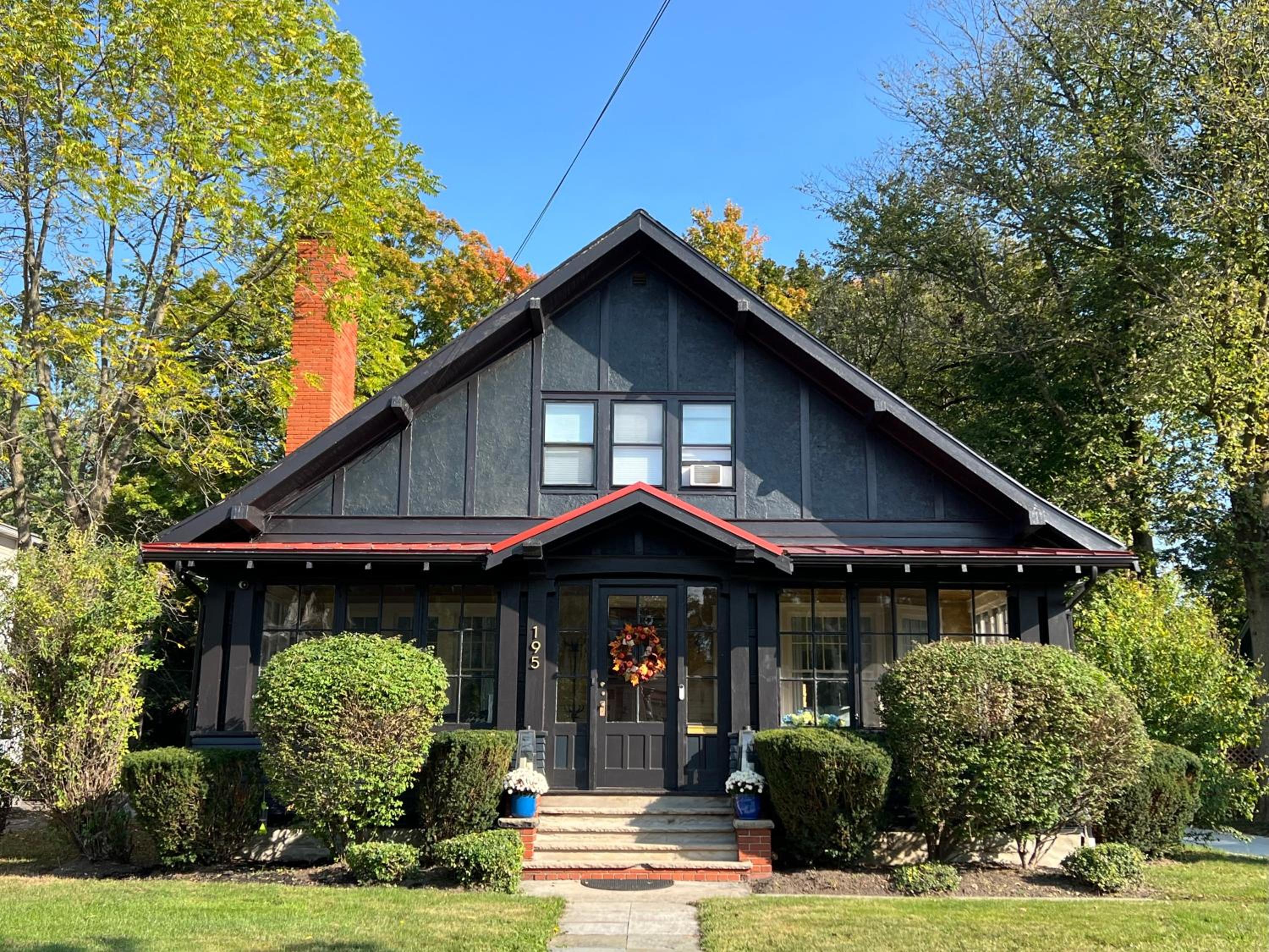 Historic Bulldog Bungalow view 5