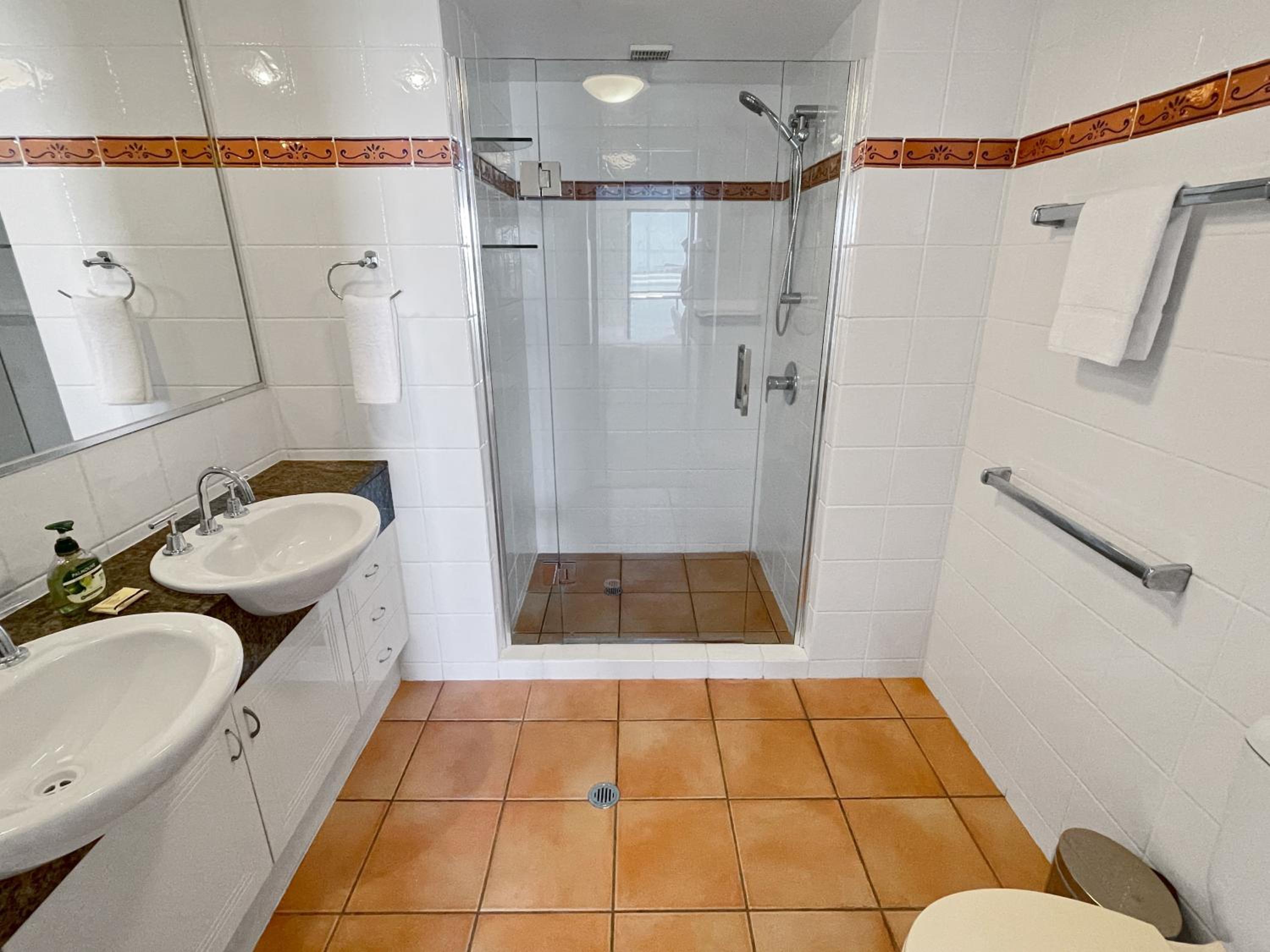 Modern Apartment in the Heart of Cotton Tree