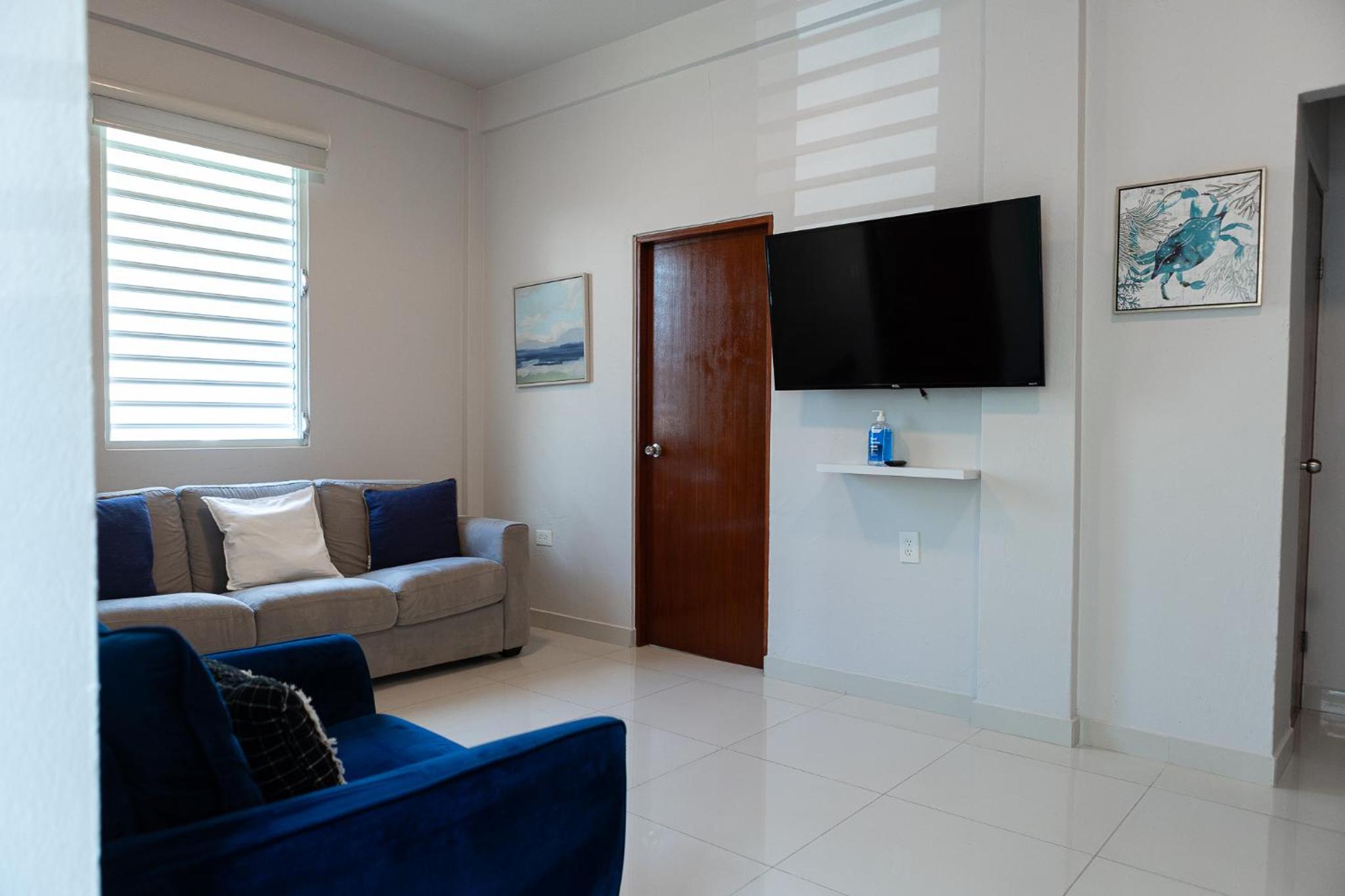 101- Renovated City GEM near the beach with free parking view 4