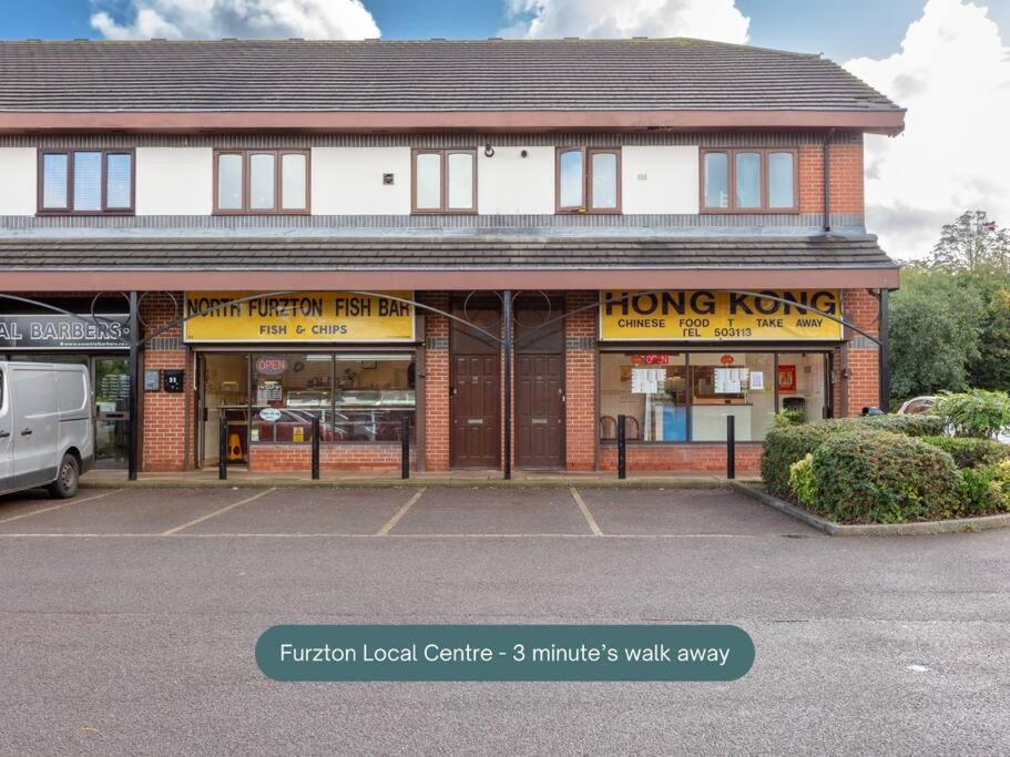 Stylish Detached House - Close to City Centre - Sleeps up to 7 - Driveway Parking, Self Check-In, Study Room, Fast WiFi and Sky TV by Yoko Property view 5