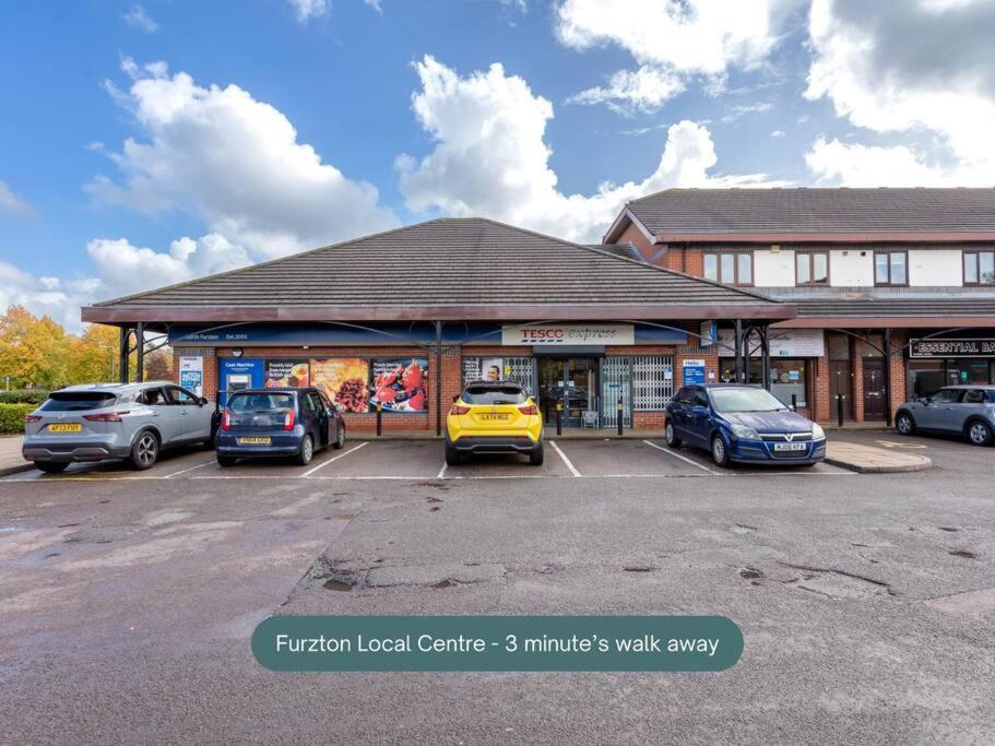Stylish Detached House - Close to City Centre - Sleeps up to 7 - Driveway Parking, Self Check-In, Study Room, Fast WiFi and Sky TV by Yoko Property view 2