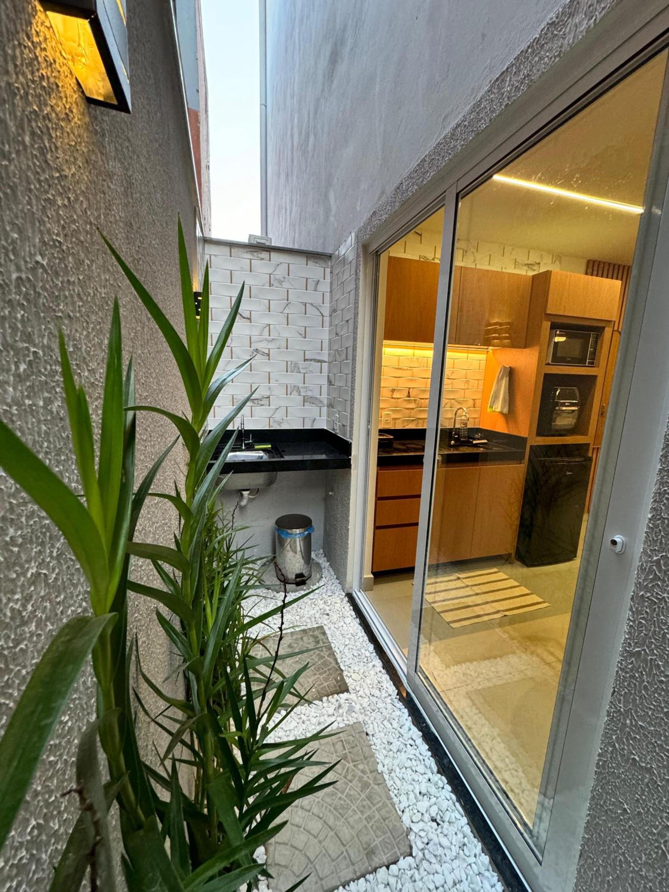 Flat Pé na Areia Iriri T03 - Conforto a 3 Min da Praia