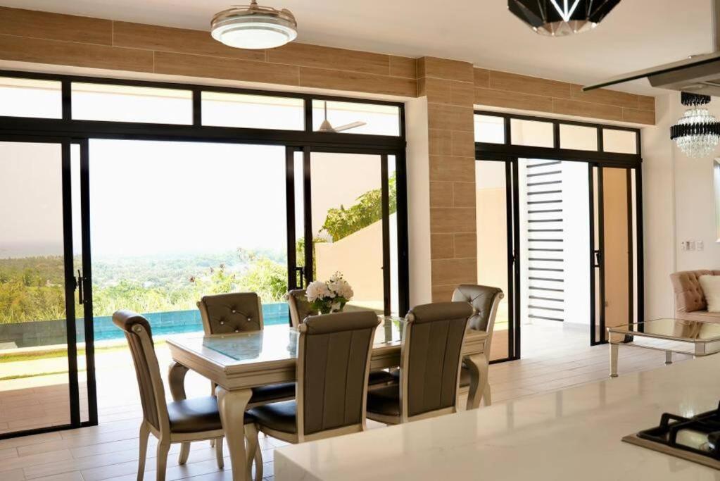 Villa ParisRD