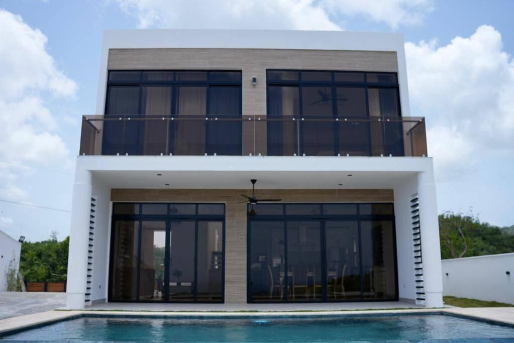 Villa ParisRD