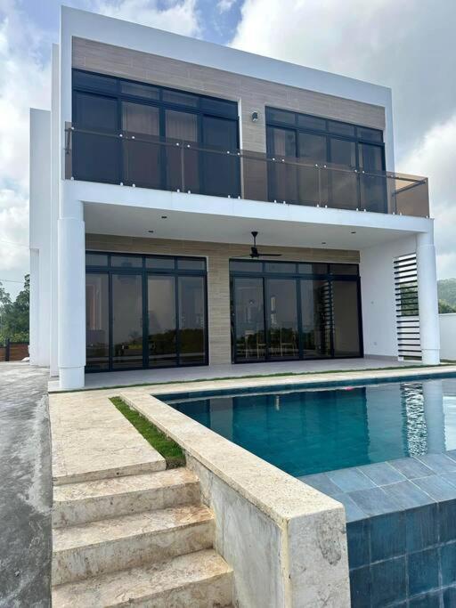 Villa ParisRD