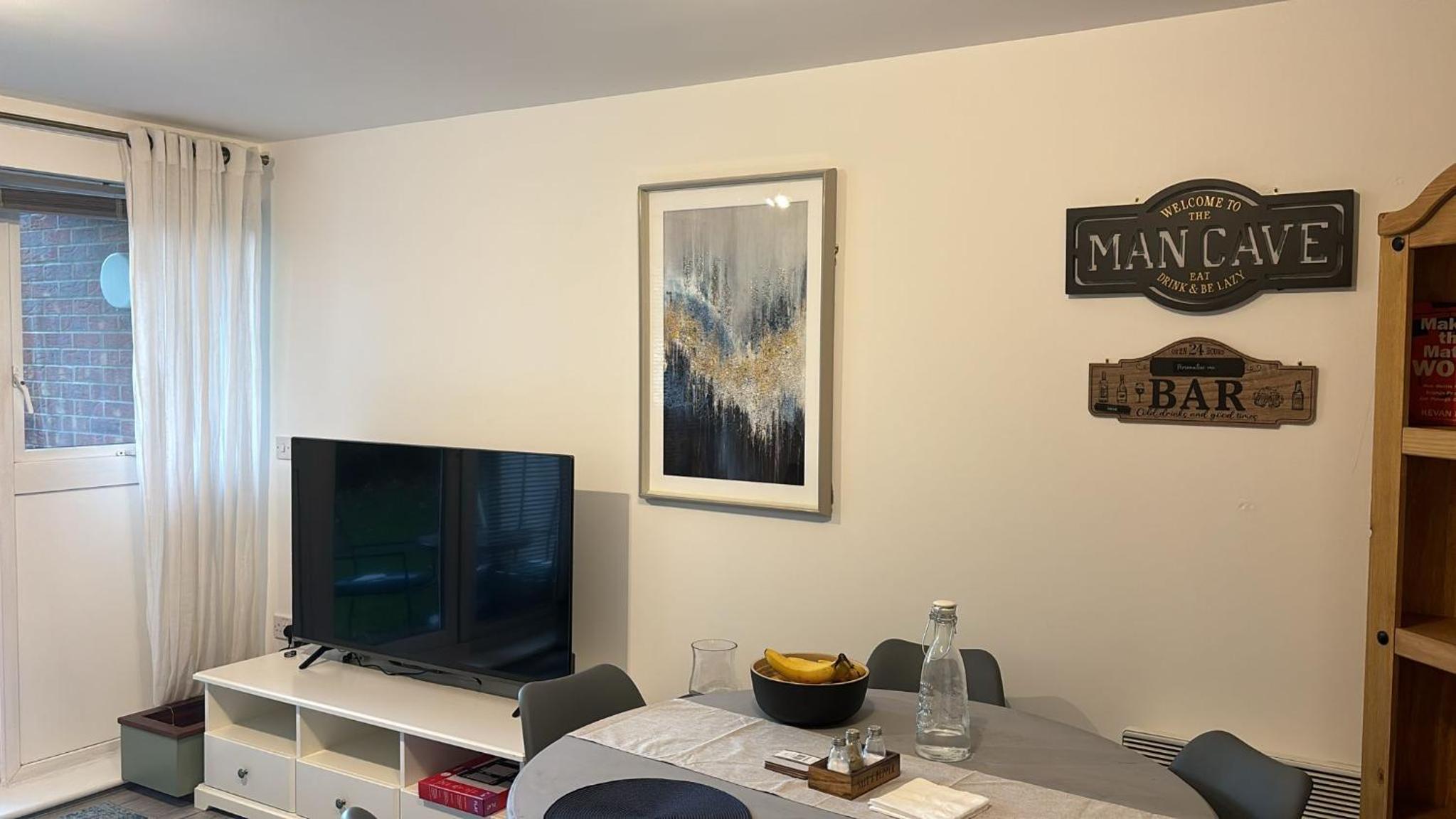 2 bed room , ensuite Flat close to Heathrow, Windsor , Langley