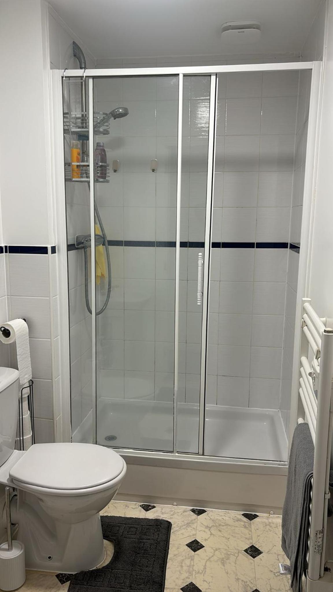 2 bed room , ensuite Flat close to Heathrow, Windsor , Langley