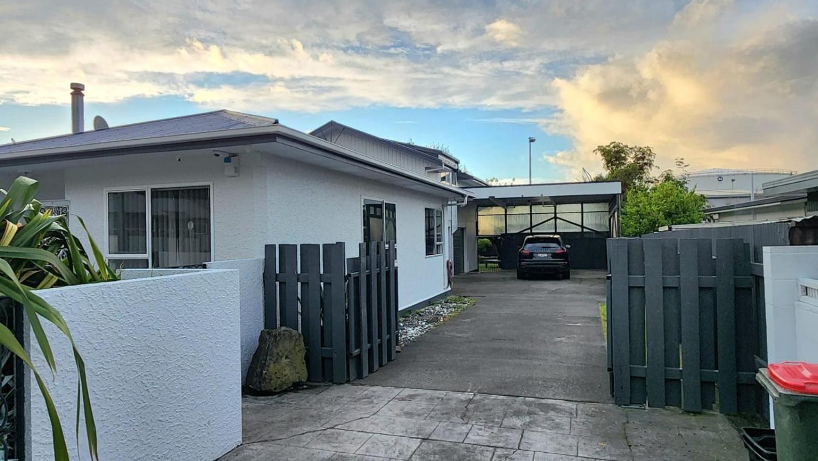Ahuriri Escape - Home Away Home - Entire Bungalow — photo 22