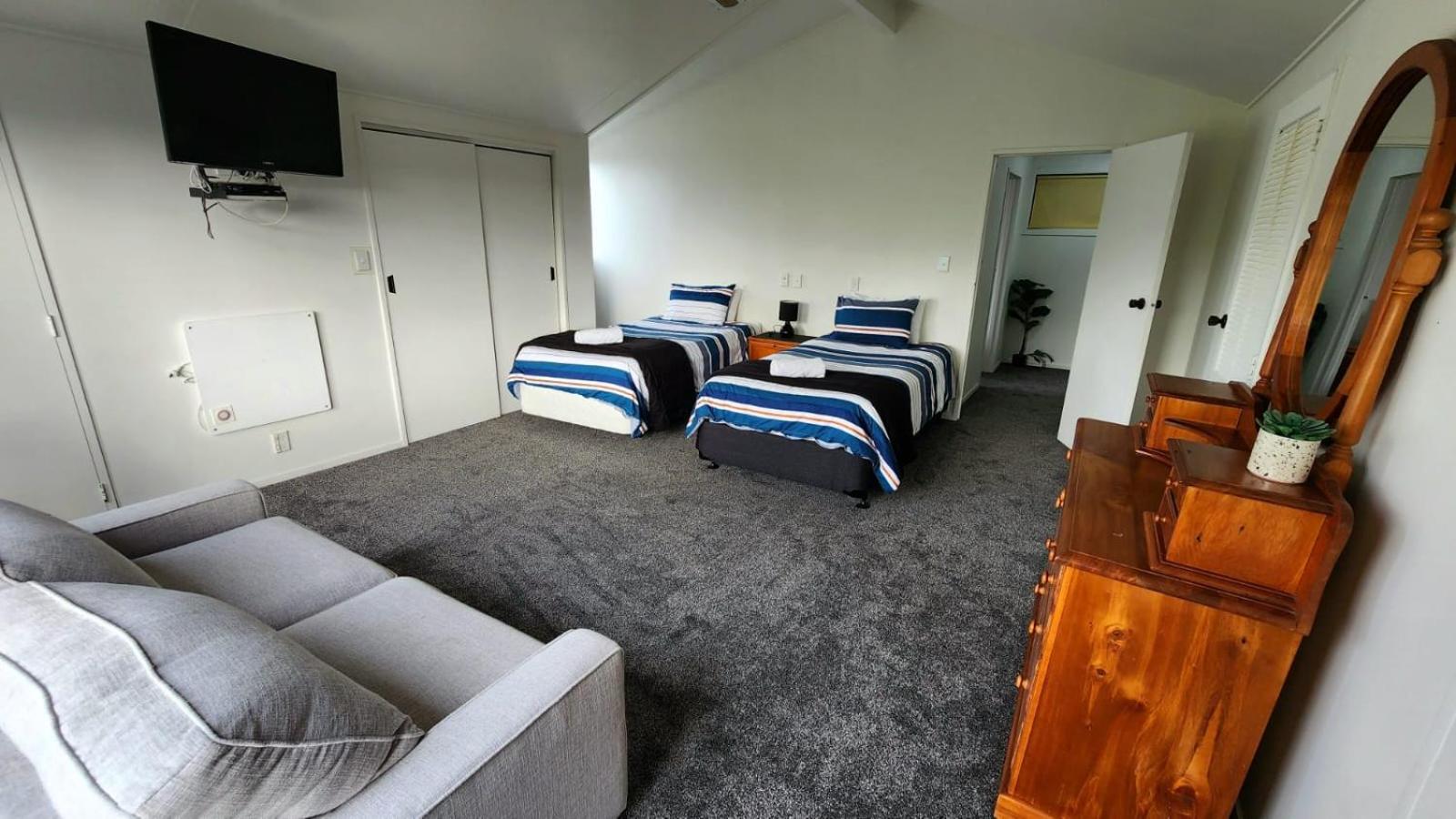 Ahuriri Escape - Home Away Home - Entire Bungalow — photo 20