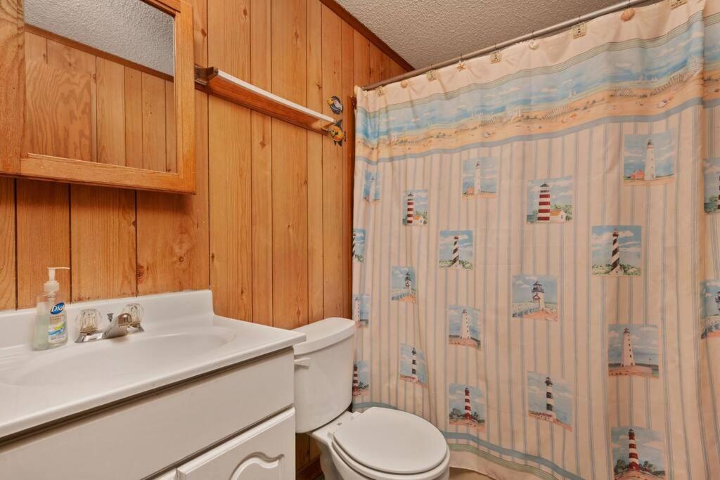 1 Minute Walk To Beach! Pet Friendly! view 4