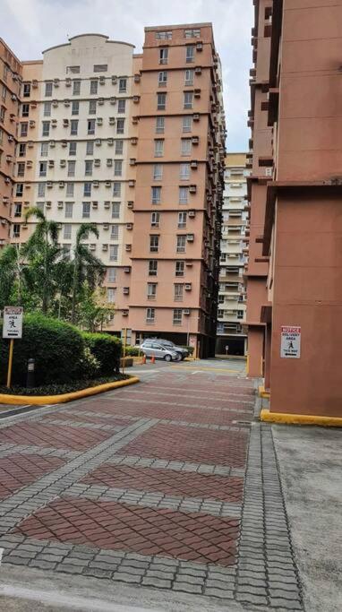 Near Manila Airport COZY HOTEL STYLE Condo With Pool 7A view 2