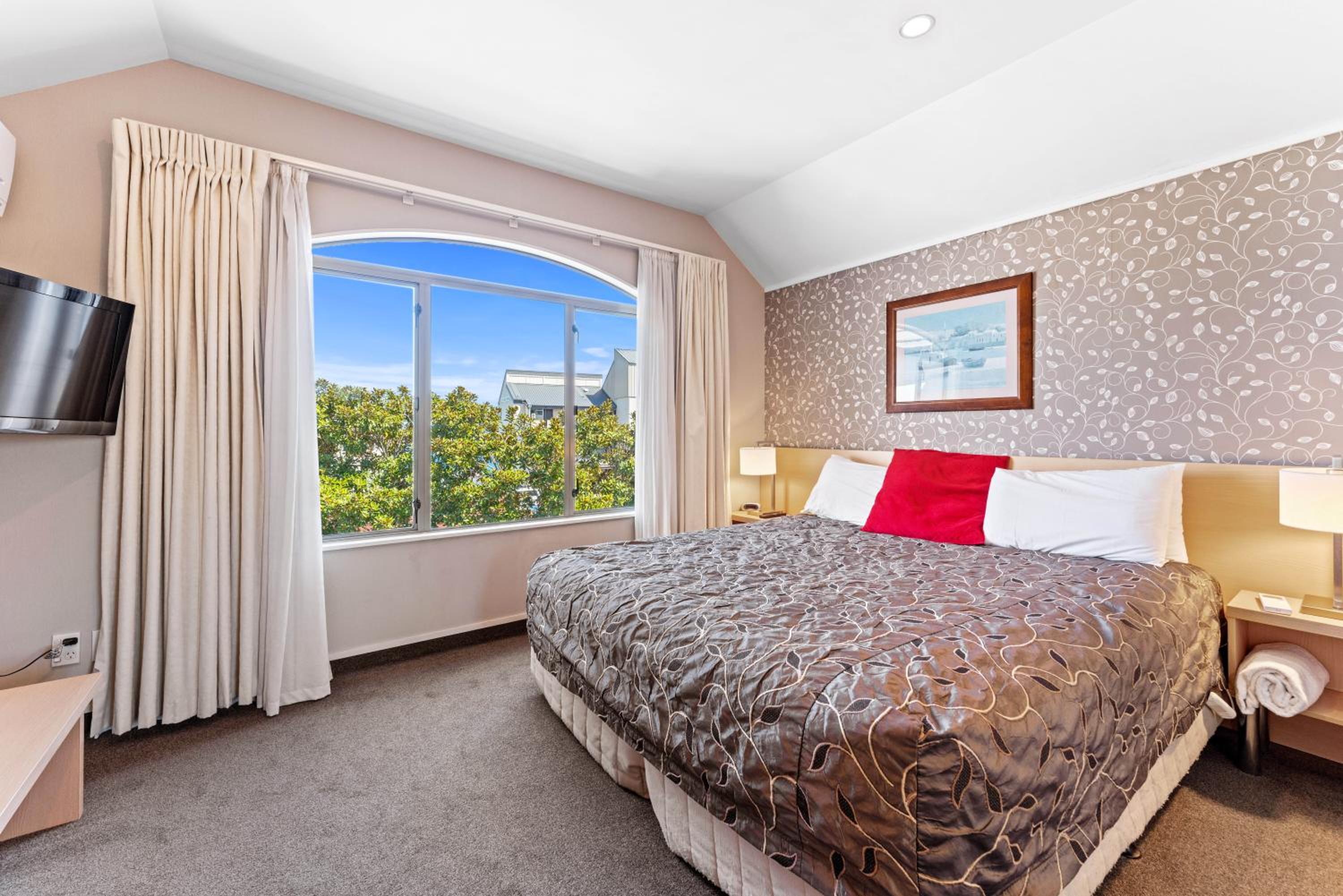 Terrific Escape - Lake Taupo Holiday Home view 2