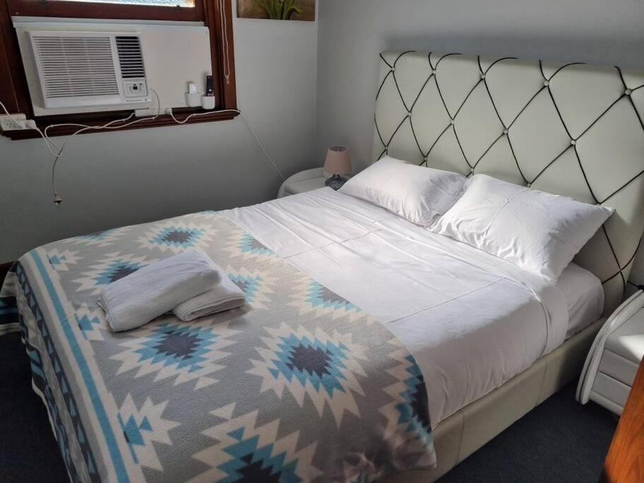 Your Own Pub near Yarrawonga - Sleeps 26