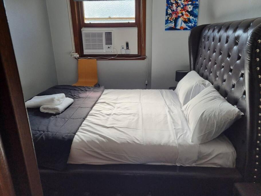 Your Own Pub near Yarrawonga - Sleeps 26