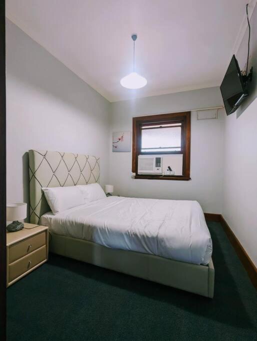 Your Own Pub near Yarrawonga - Sleeps 26
