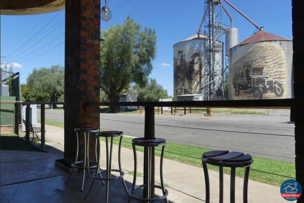Your Own Pub near Yarrawonga - Sleeps 26