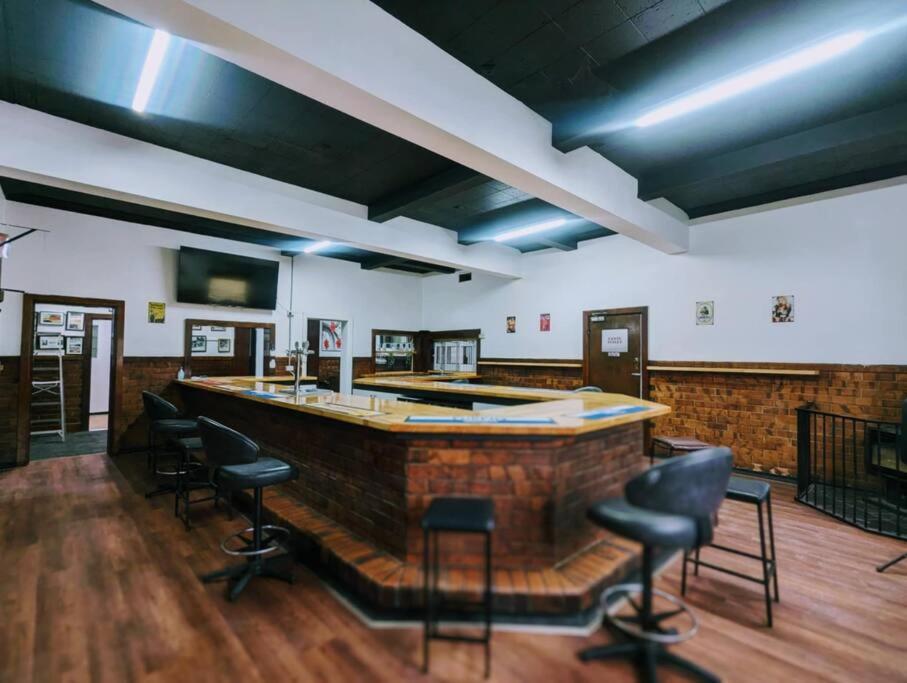 Your Own Pub near Yarrawonga - Sleeps 26